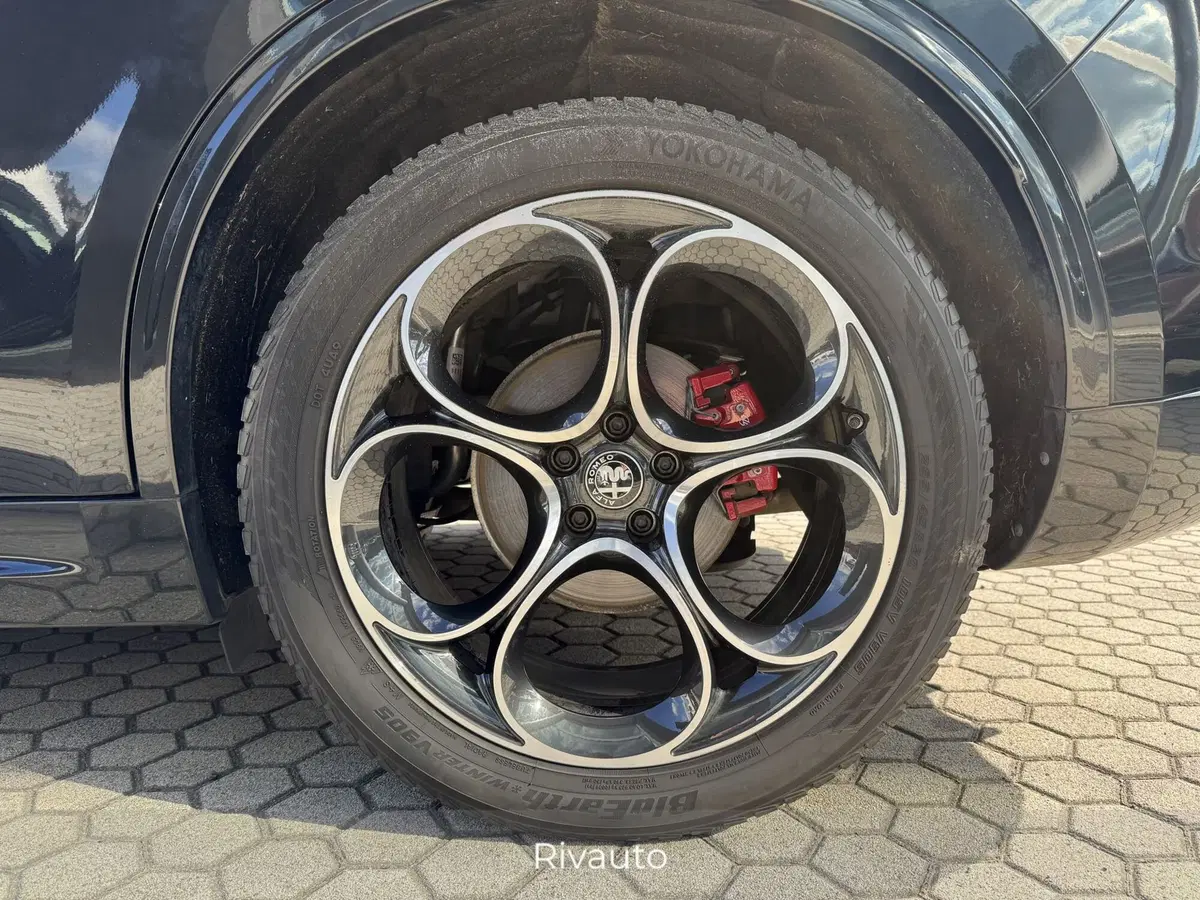 Alfa Romeo Stelvio usata a Como (12)