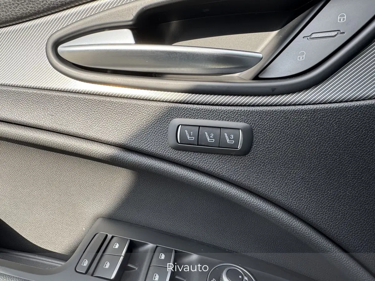 Alfa Romeo Stelvio usata a Como (14)