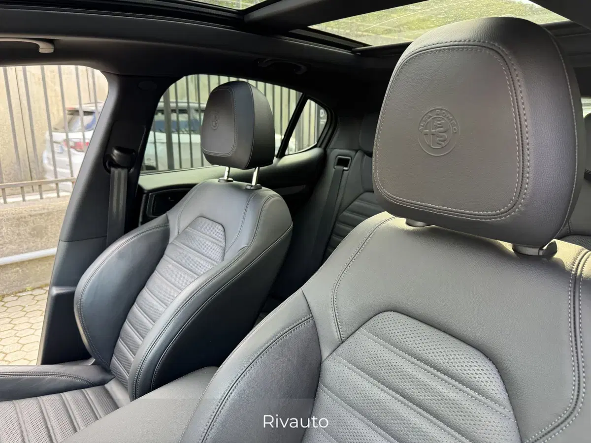 Alfa Romeo Stelvio usata a Como (16)