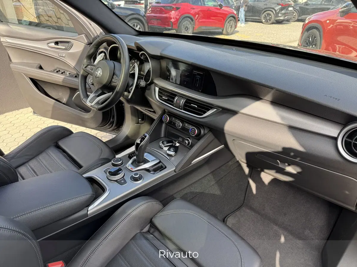 Alfa Romeo Stelvio usata a Como (4)