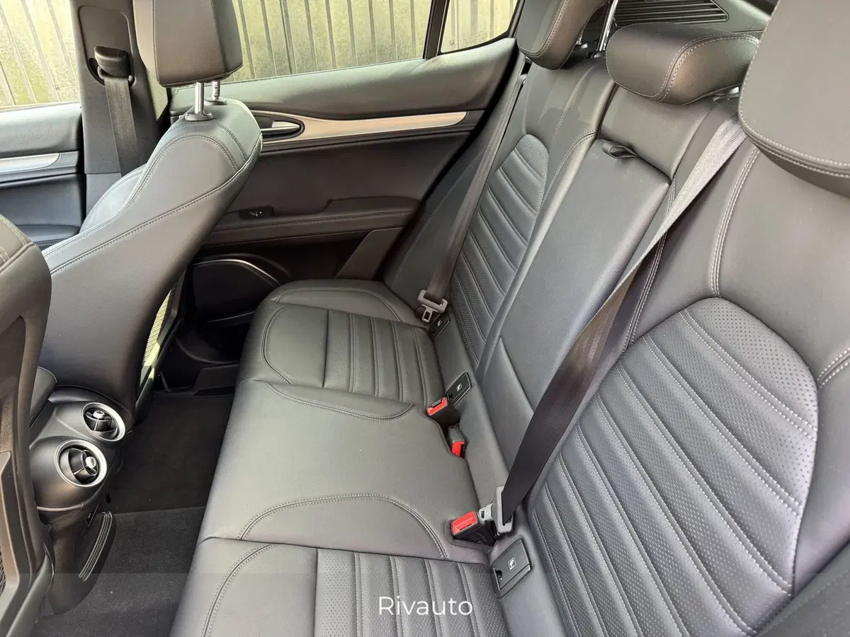 Alfa Romeo Stelvio usata a Como (5)