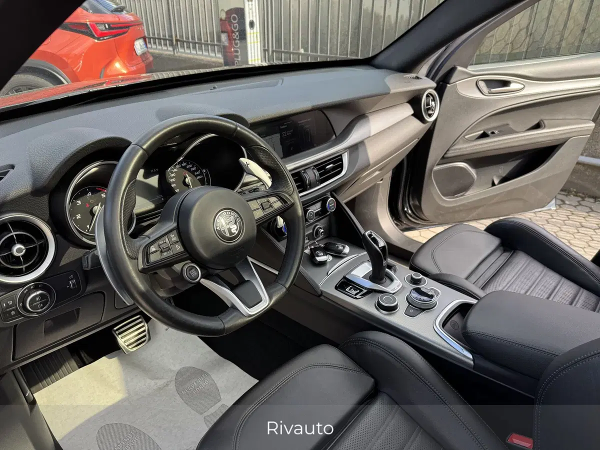 Alfa Romeo Stelvio usata a Como (8)