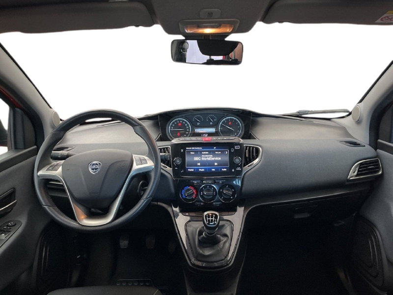 Lancia Ypsilon usata a Torino (10)