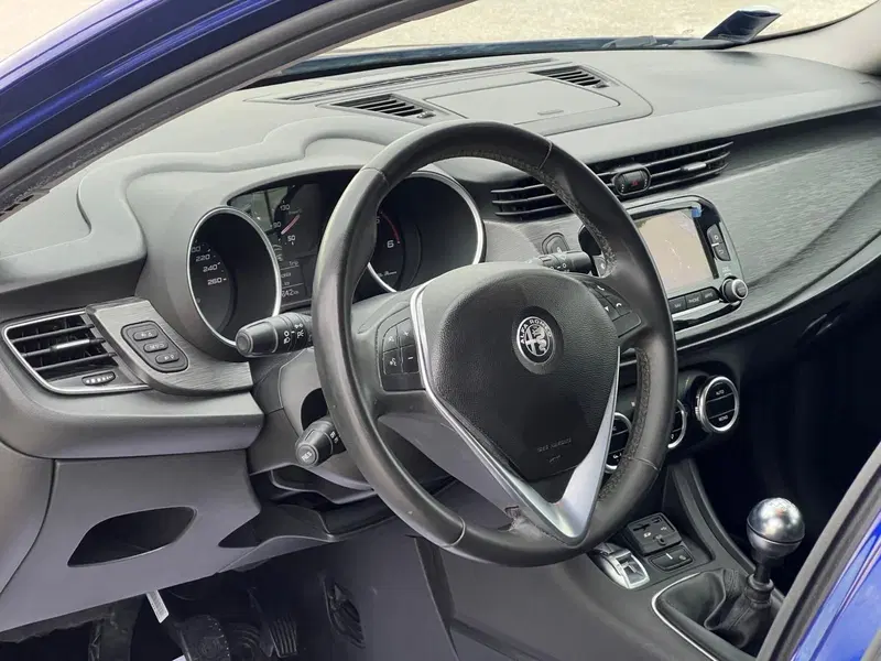 Alfa Romeo Giulietta usata a Matera (13)