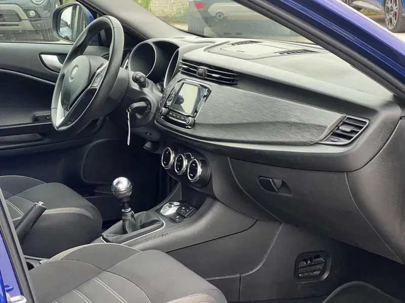 Alfa Romeo Giulietta usata a Matera (17)