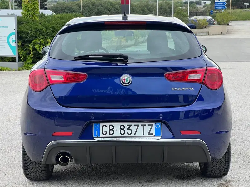Alfa Romeo Giulietta usata a Matera (7)