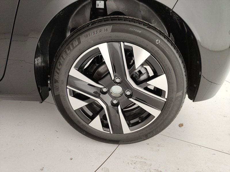 Peugeot 208 nuova a Caserta (11)