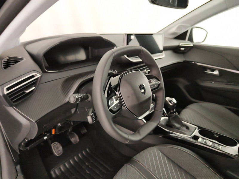 Peugeot 208 nuova a Caserta (15)