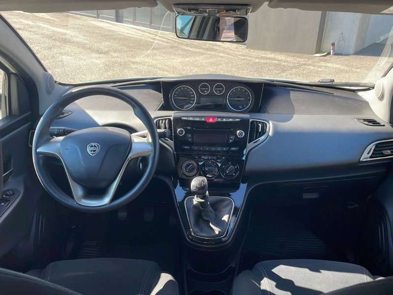 Lancia Ypsilon usata a Bologna (13)