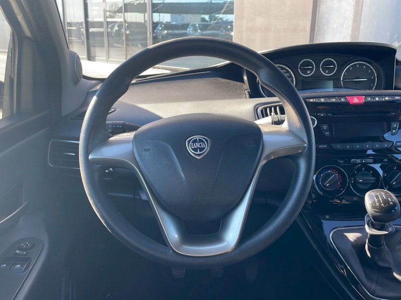 Lancia Ypsilon usata a Bologna (14)