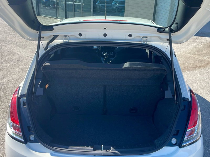 Lancia Ypsilon usata a Bologna (16)