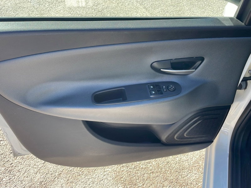 Lancia Ypsilon usata a Bologna (17)