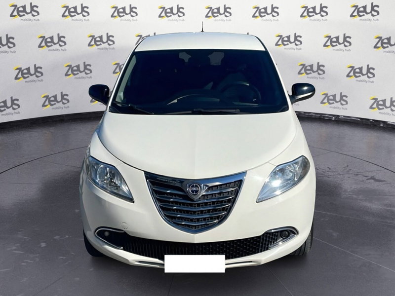 Lancia Ypsilon usata a Bologna (2)