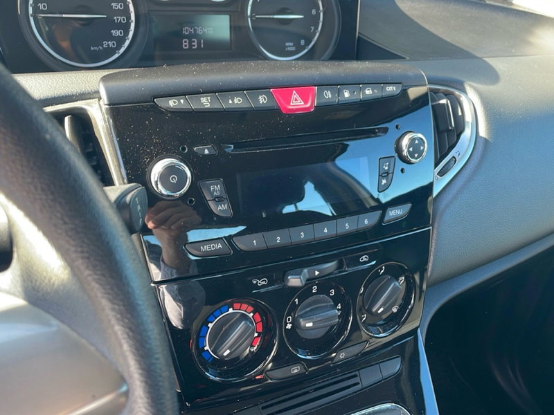 Lancia Ypsilon usata a Bologna (20)