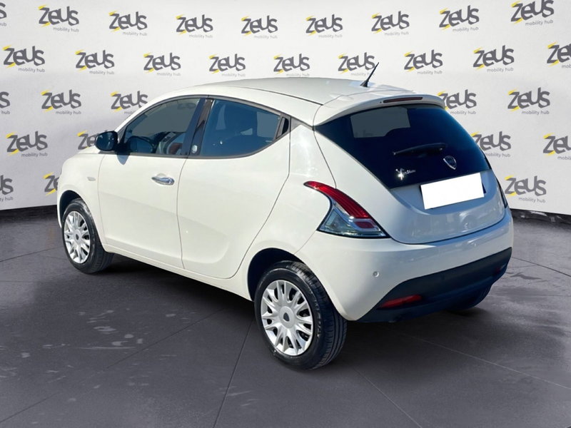 Lancia Ypsilon usata a Bologna (4)