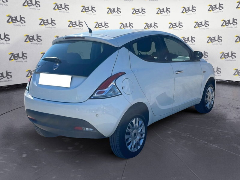 Lancia Ypsilon usata a Bologna (6)