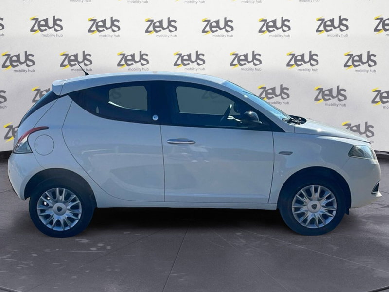 Lancia Ypsilon usata a Bologna (7)