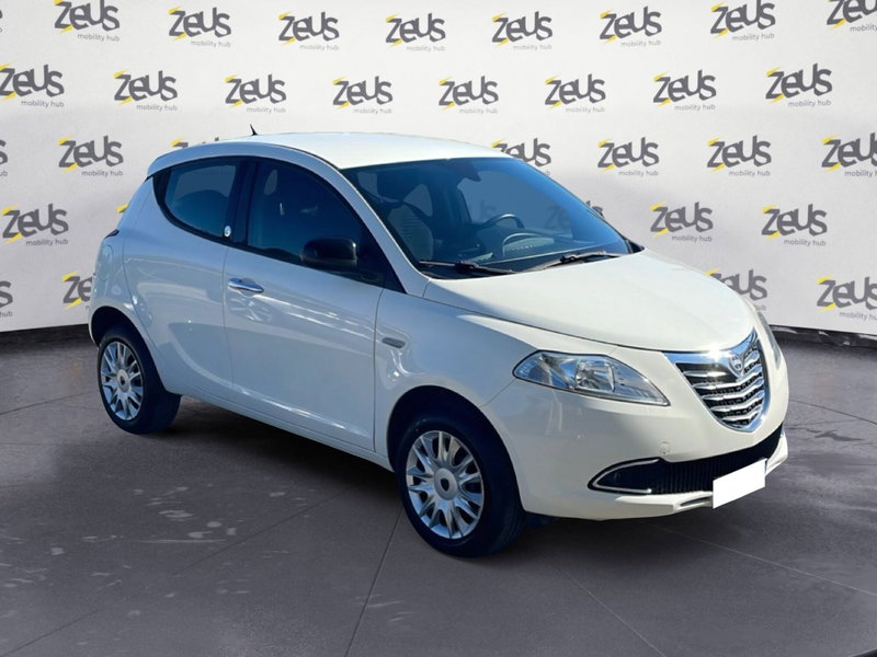 Lancia Ypsilon usata a Bologna (8)