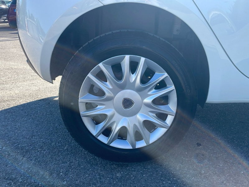 Lancia Ypsilon usata a Bologna (9)
