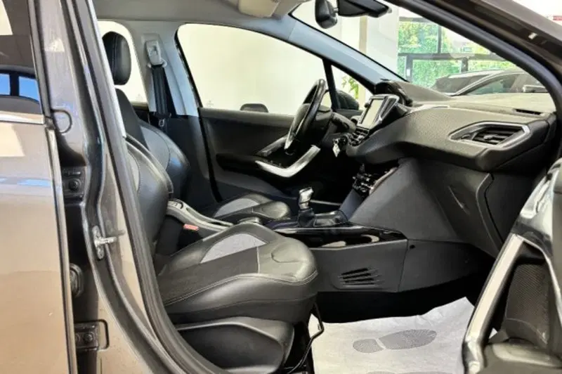 Peugeot 2008 usata a Latina (8)