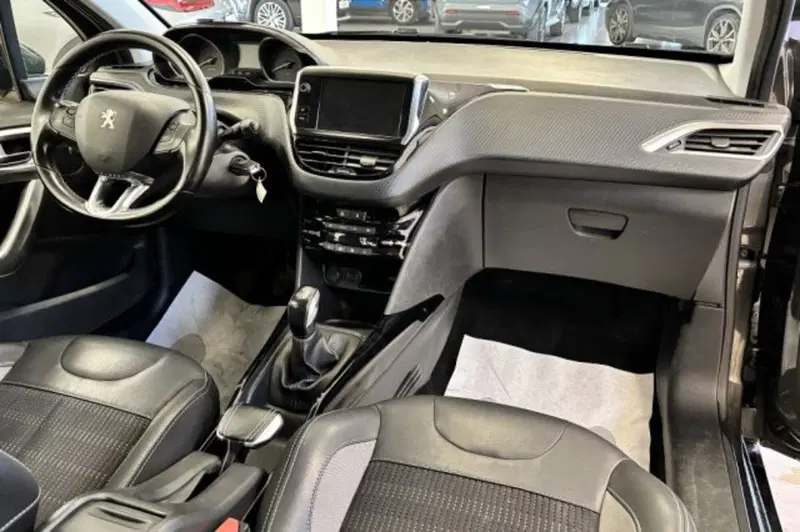 Peugeot 2008 usata a Latina (9)