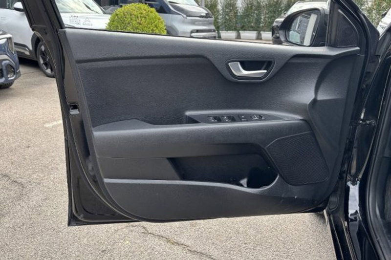 Kia Rio usata a Latina (12)
