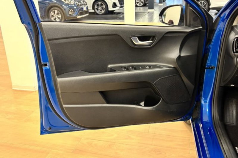 Kia Rio usata a Latina (12)