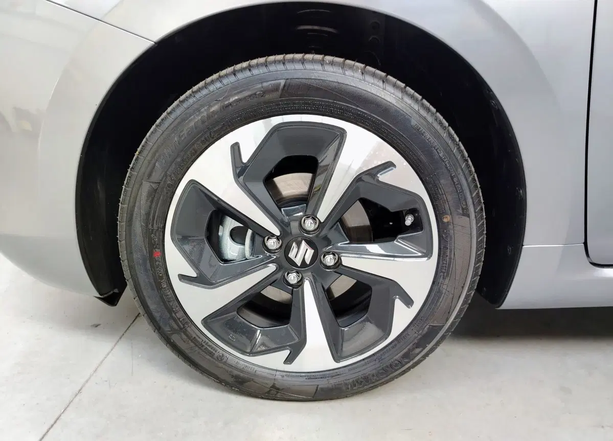 Suzuki Swift nuova a Rovigo (11)