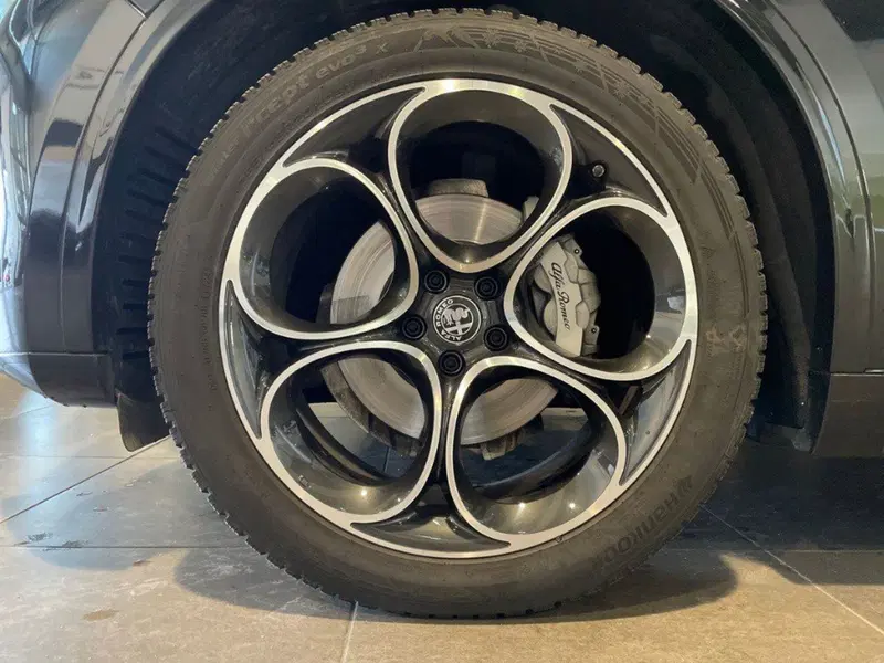 Alfa Romeo Stelvio usata a Ancona (8)