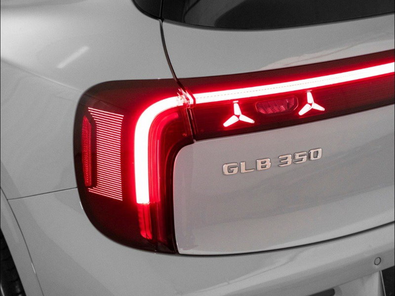 Mercedes-Benz GLB EQ nuova a Macerata (8)