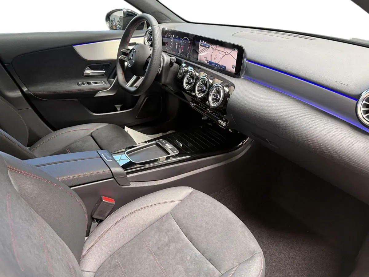 Mercedes-Benz Classe A nuova a Napoli (12)