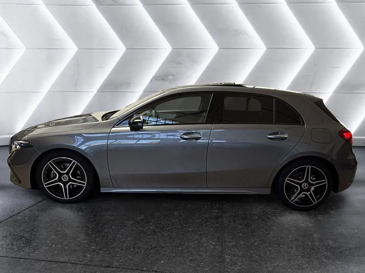 Mercedes-Benz Classe A nuova a Napoli (4)