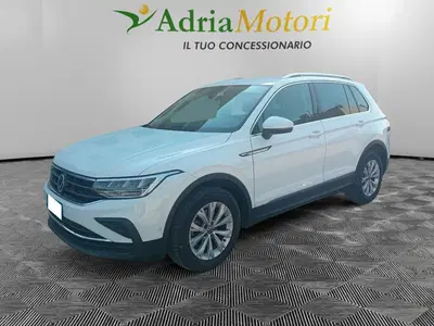 Volkswagen Tiguan Allspace 2.0 TDI SCR DSG 4MOTION Life del 2023 usata a Pordenone