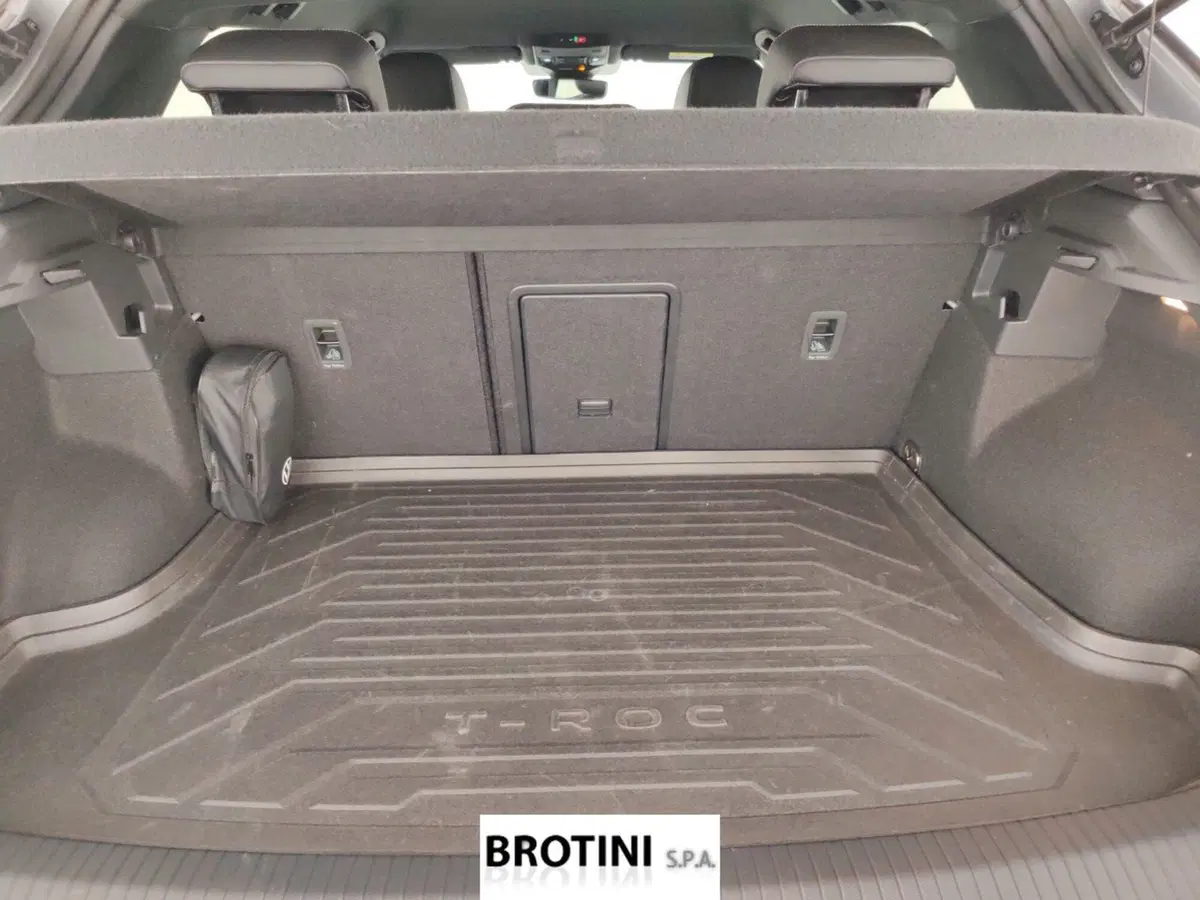 Volkswagen T-Roc usata a Massa-Carrara (15)