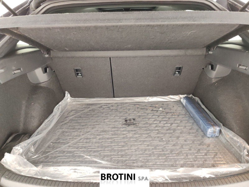 Volkswagen Taigo usata a Massa-Carrara (16)