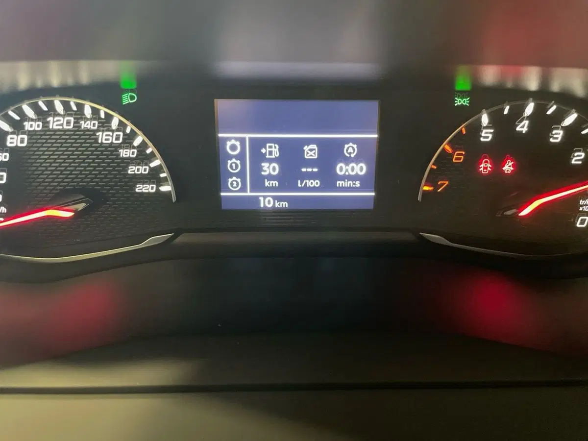 Peugeot 2008 nuova a Salerno (12)