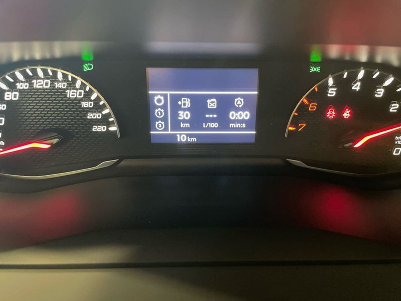 Peugeot 2008 nuova a Salerno (12)