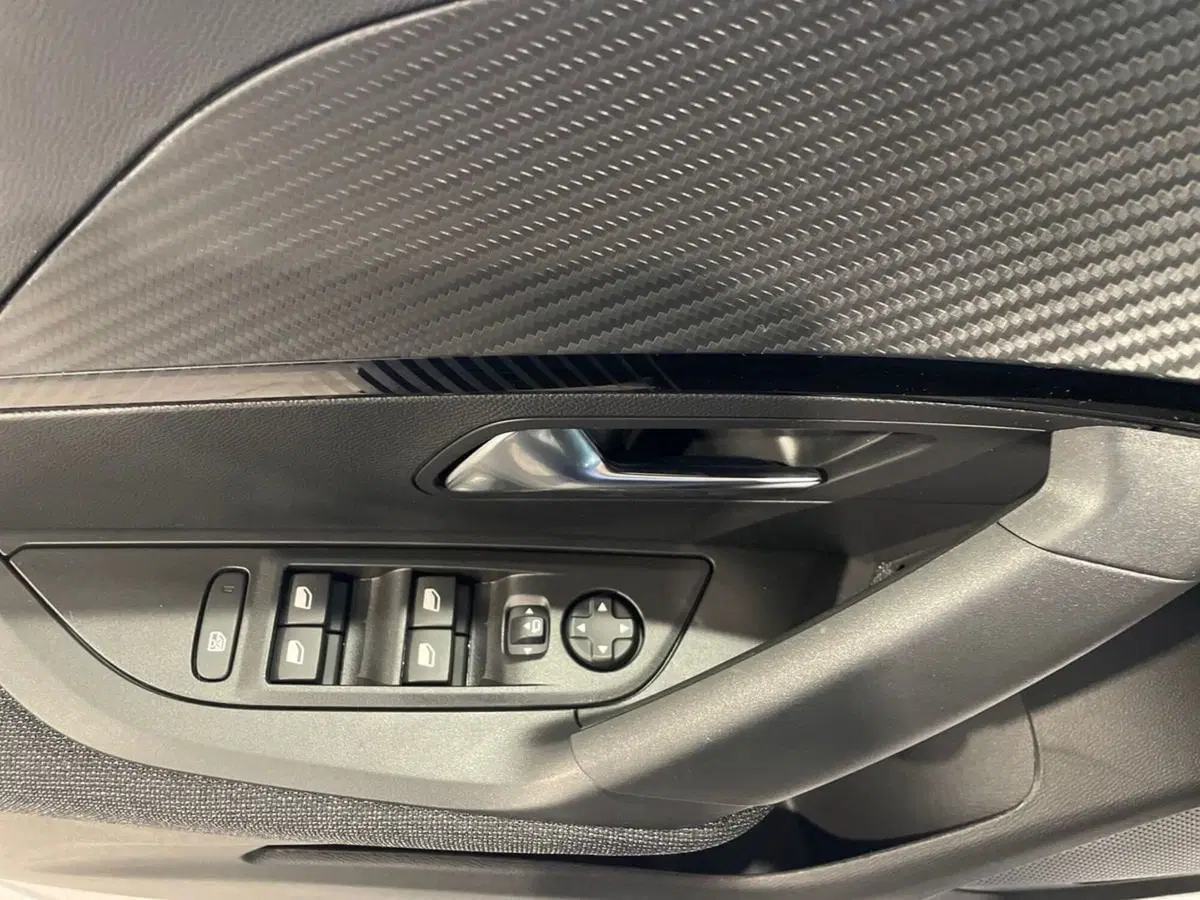 Peugeot 2008 nuova a Salerno (13)