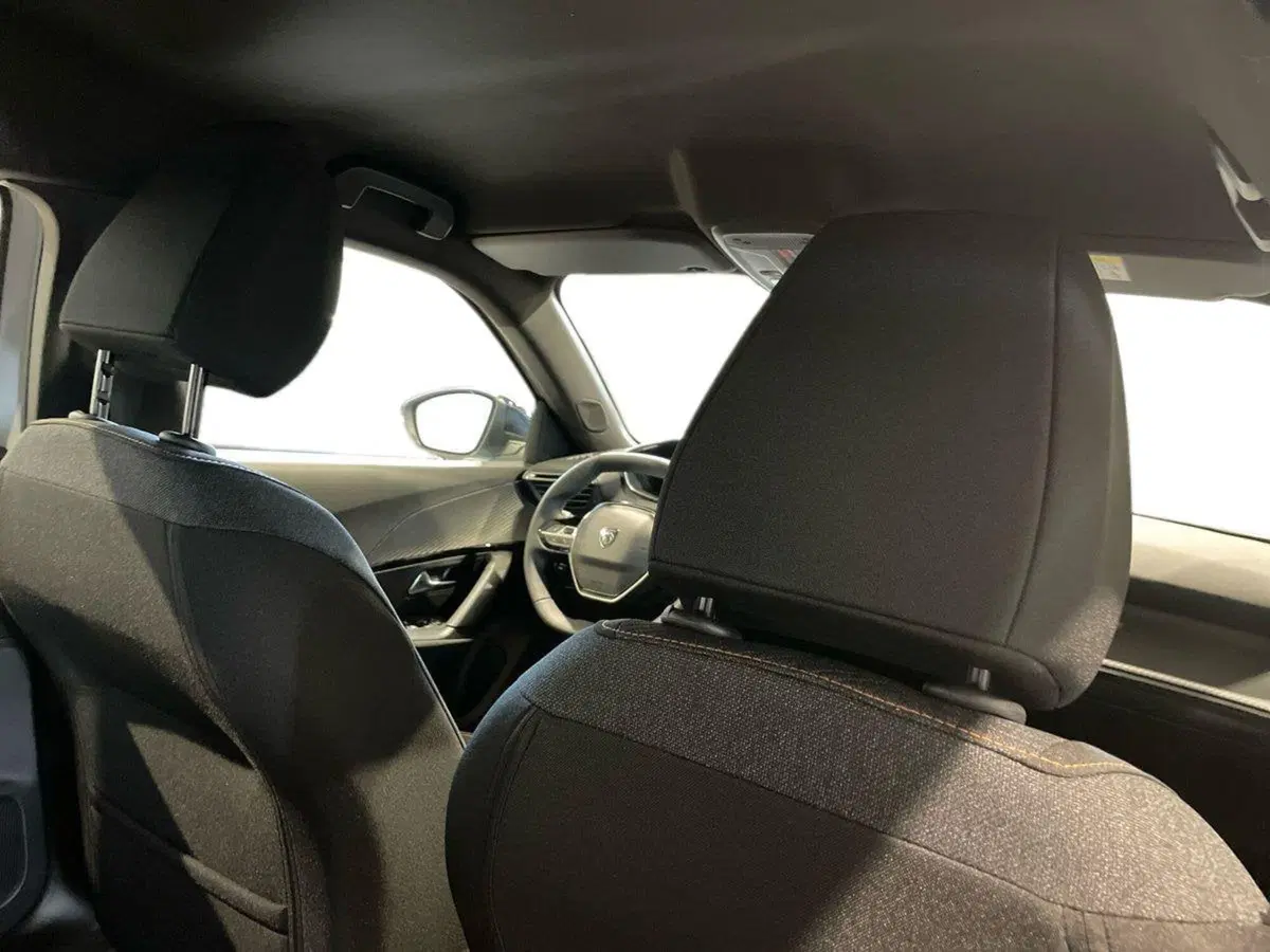 Peugeot 2008 nuova a Salerno (17)