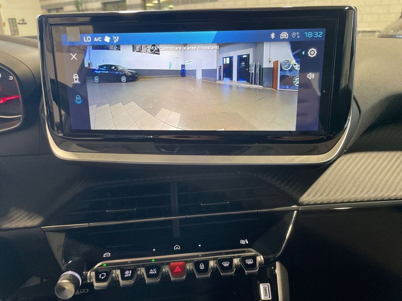 Peugeot 2008 nuova a Salerno (18)