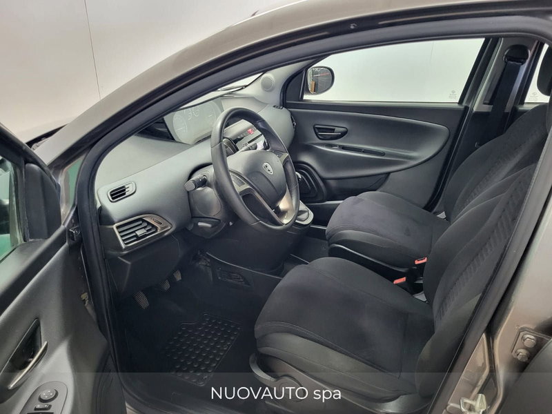 Lancia Ypsilon usata a Arezzo (7)