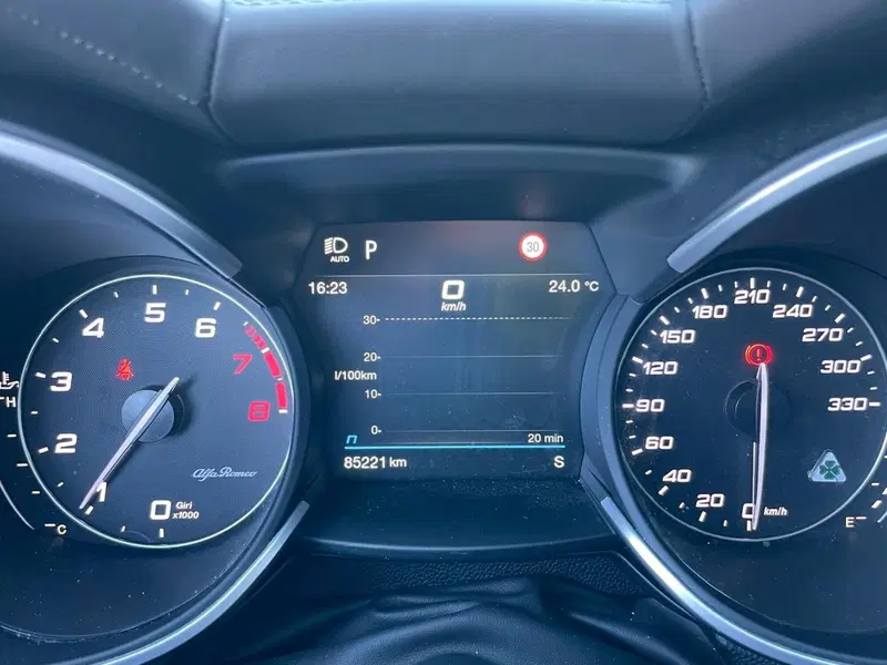 Alfa Romeo Stelvio usata a Ancona (12)