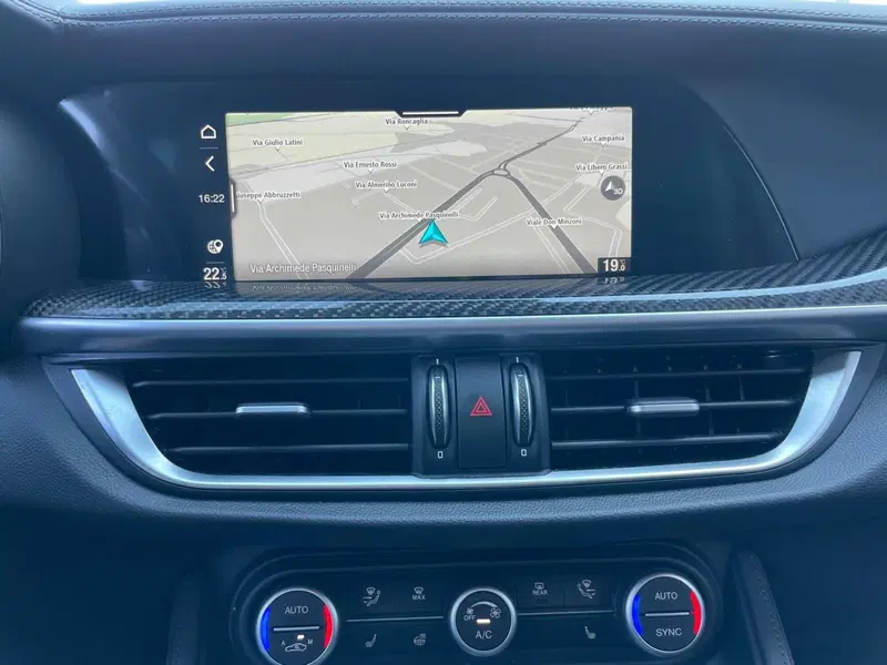 Alfa Romeo Stelvio usata a Ancona (13)
