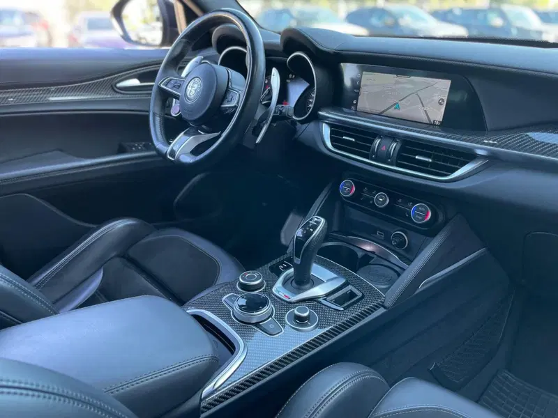 Alfa Romeo Stelvio usata a Ancona (16)