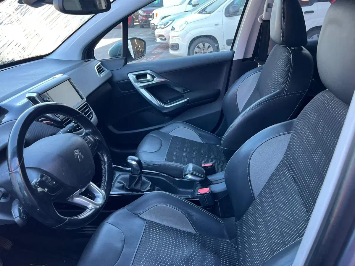 Peugeot 2008 usata a Lucca (8)