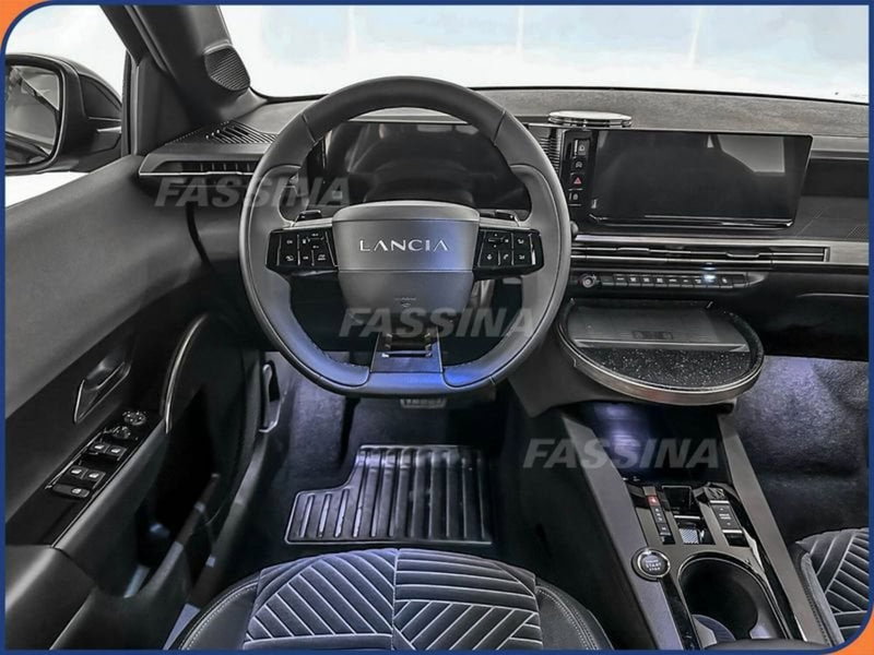 Lancia Ypsilon nuova a Milano (10)