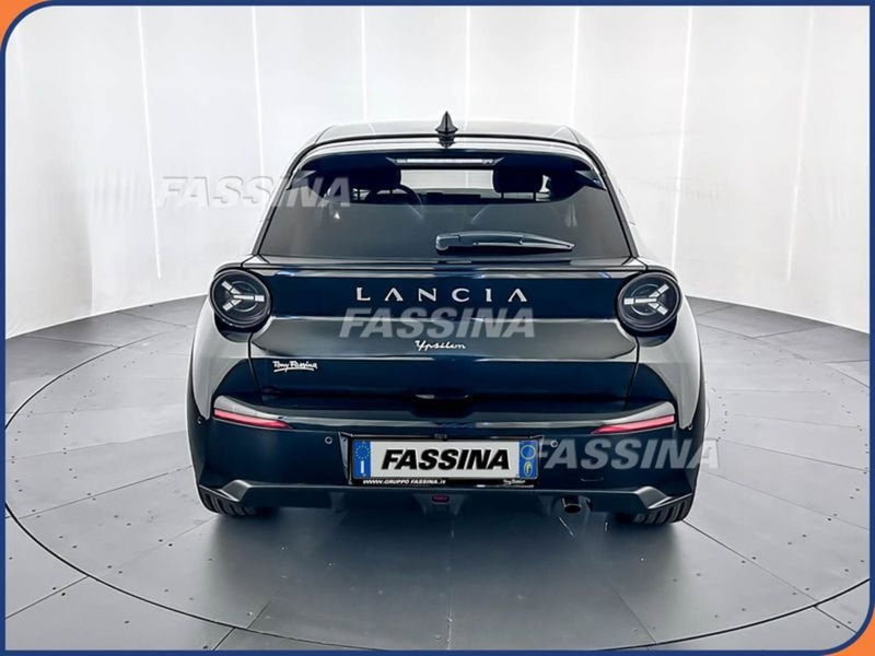 Lancia Ypsilon nuova a Milano (5)