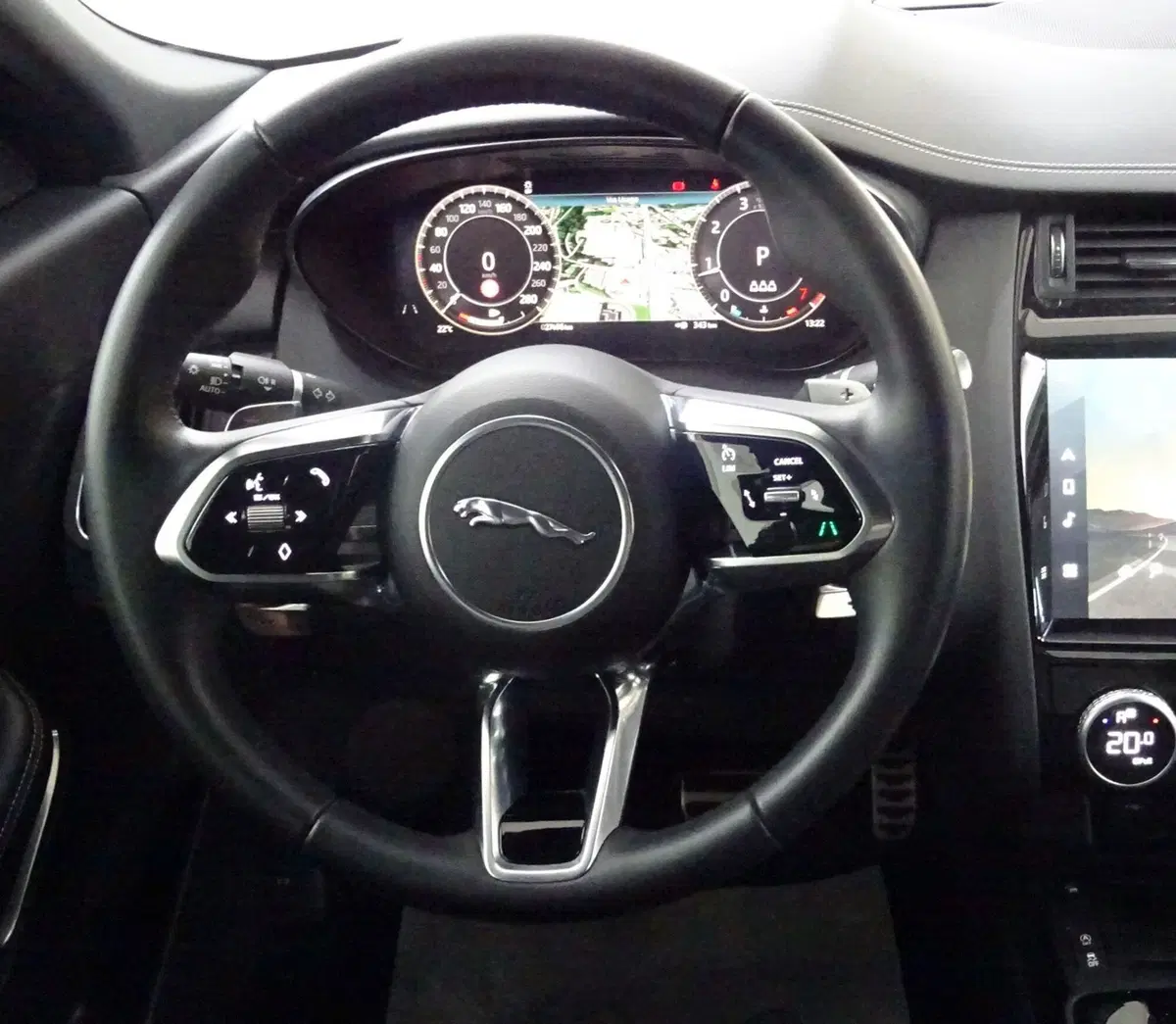 Jaguar E-Pace usata a Como (10)