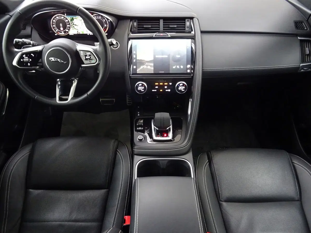 Jaguar E-Pace usata a Como (4)