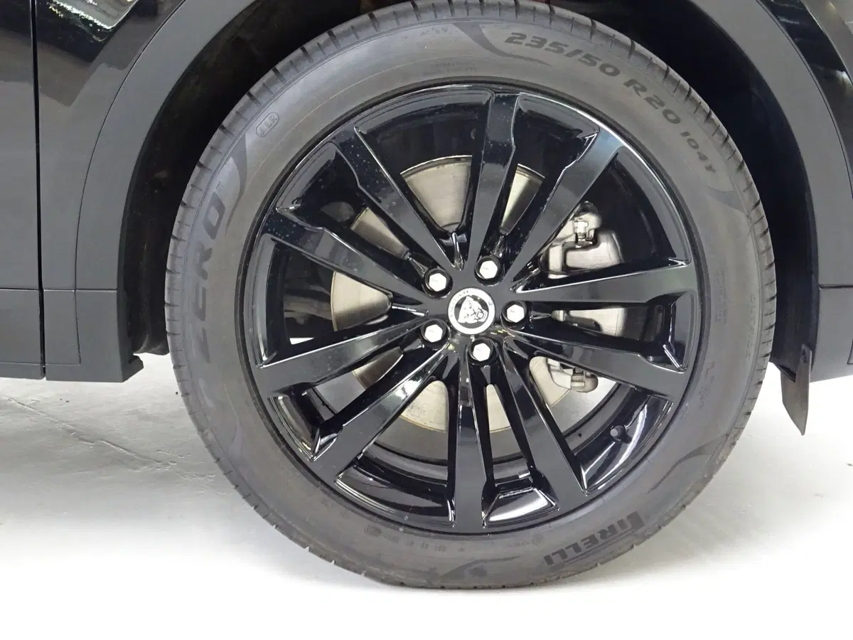 Jaguar E-Pace usata a Como (9)